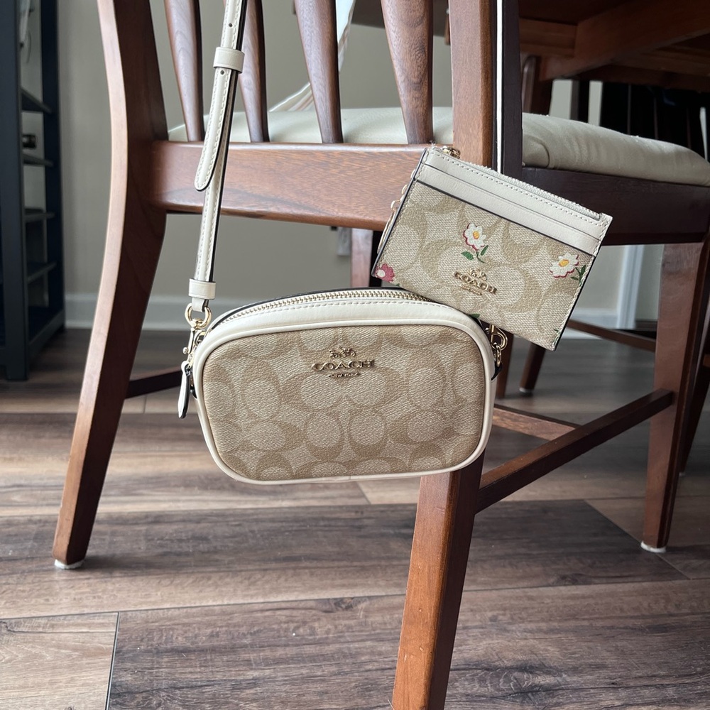 Coach Signature Chalk/khaki crossbody w/ matching floral skinny mini! Super cute - Picture 10 of 13